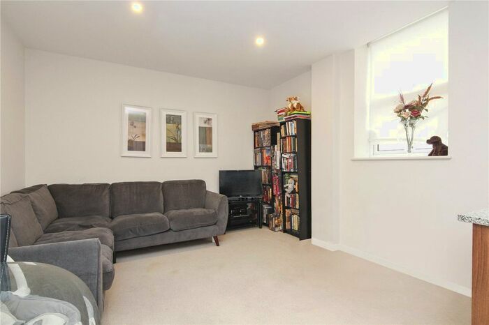 1 Bedroom Flat To Rent In Bromyard House, Bromyard Avenue, Acton, London, W3