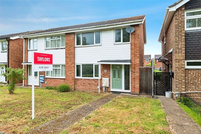 3 Bedroom Semi-Detached House For Sale In Pegasus Road, Leighton Buzzard, Bedfordshire, LU7
