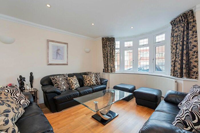 5 Bedroom Detached House For Sale In Buckland Avenue, Langley, SL3