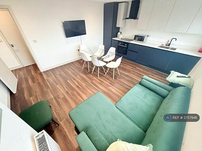 3 Bedroom Flat To Rent In Finchley Road, London, NW11