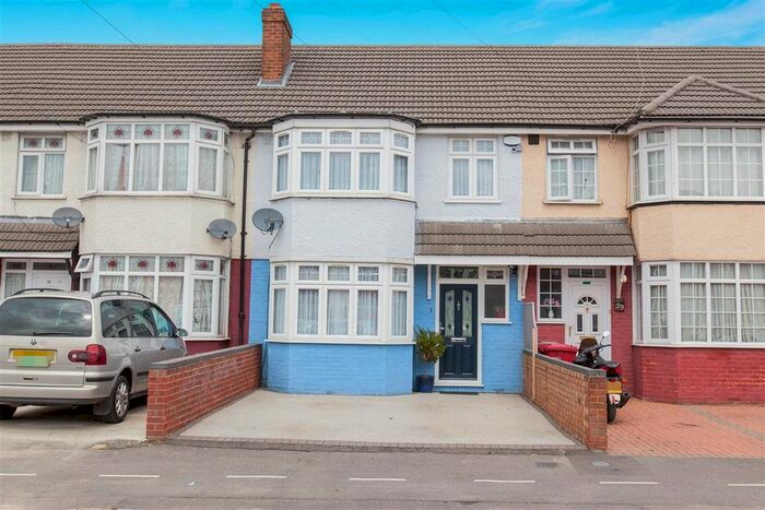 3 Bedroom Terraced House To Rent In Petersfield Avenue, Slough, SL2