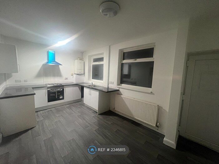 3 Bedroom End Of Terrace House To Rent In Chesterton Road, Oldham, OL1