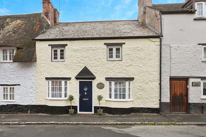 3 Bedroom Terraced House For Sale In Main Street, Tingewick, Buckingham, MK18