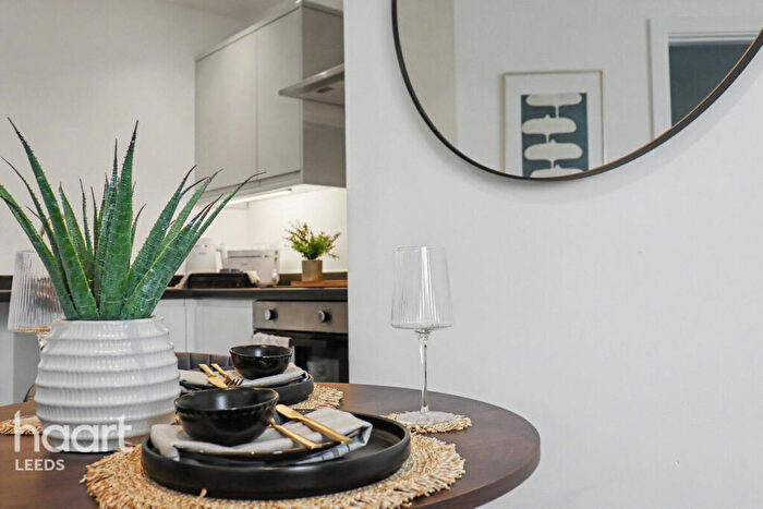 1 Bedroom Apartment For Sale In The Oval, Leeds, LS10