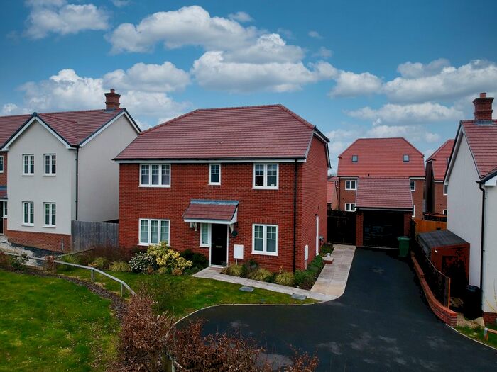 4 Bedroom Detached House For Sale In Burlington Way, Bramley, RG26