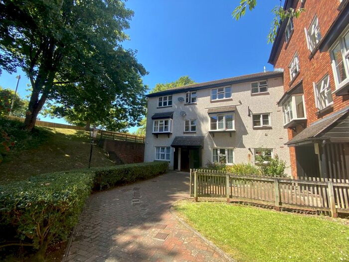 1 Bedroom Apartment To Rent In Portland Court, Plymouth, PL1