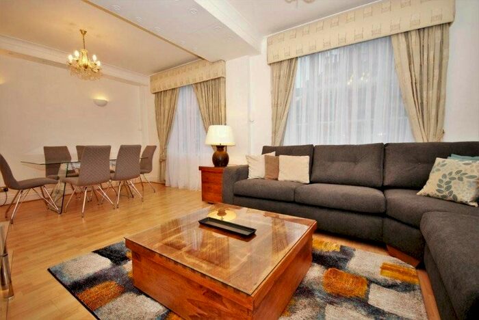 2 Bedroom Flat To Rent In Hertford Street, London, W1J