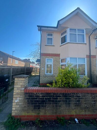 3 Bedroom Semi-Detached House To Rent In Cambridge Road, Hounslow, TW4