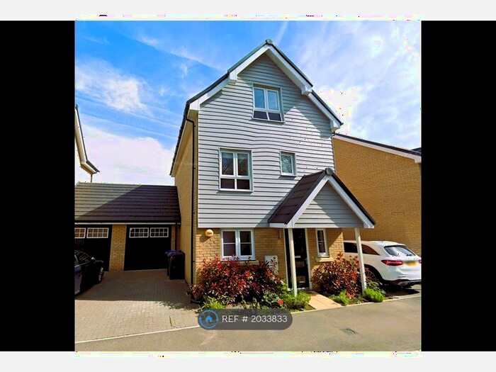 4 Bedroom Detached House To Rent In Kennett Lane, Chertsey, KT16
