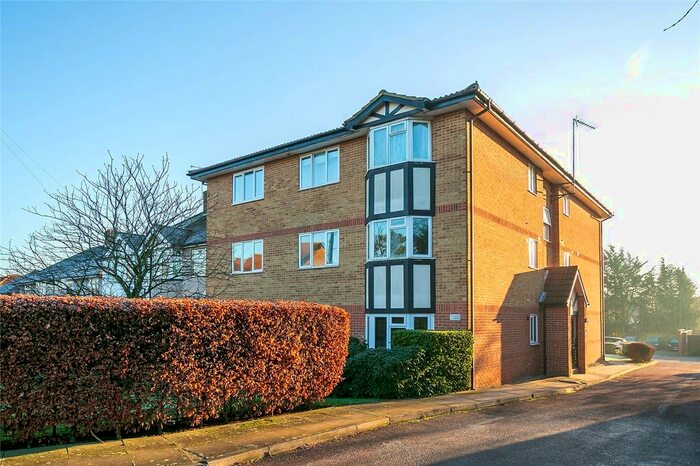 2 Bedroom Flat To Rent In St. Albans Road, Watford, Hertfordshire, WD25