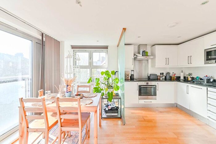 1 Bedroom Flat For Sale In Langford Mews, Clapham Junction, London, SW11