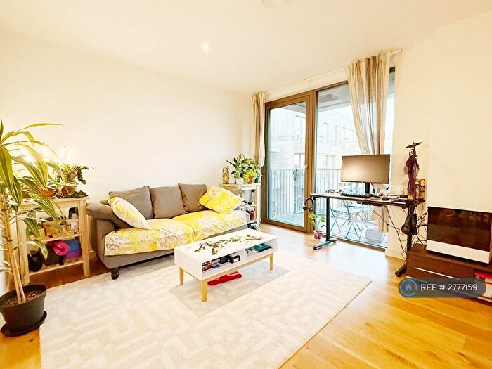 1 Bedroom Flat To Rent In Camberwell Passage, London, SE5