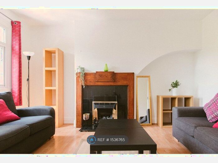 3 Bedroom Flat To Rent In Sherard Mansions, London, SE9