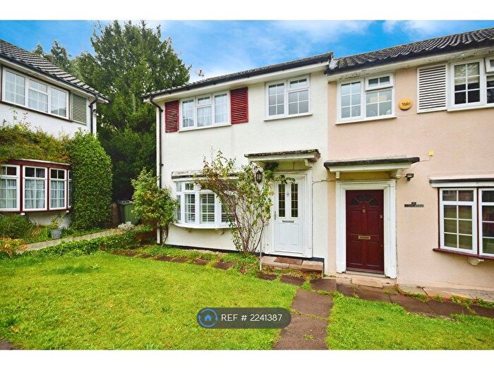3 Bedroom End Terrace House To Rent In Courtlands, Sutton, SM2