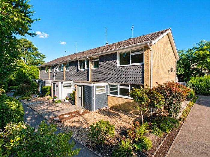 3 Bedroom End Of Terrace House For Sale In St. Georges Close, Highcliffe, Dorset, BH23