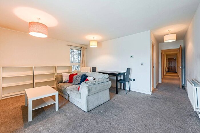 2 Bedroom Flat To Rent In Erebus Drive, Woolwich, London, SE28