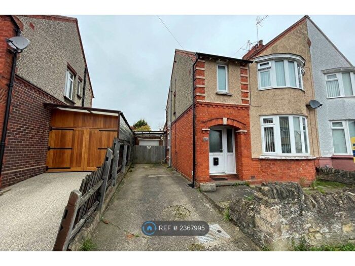 3 Bedroom Semi-Detached House To Rent In Park Avenue, Rushden, NN10