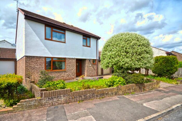 4 Bedroom Link Detached House For Sale In Lytes Cary Road, Keynsham, BS31