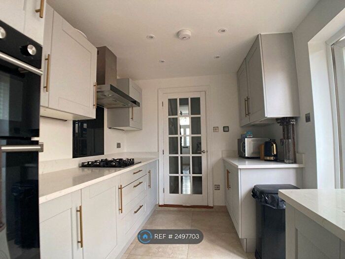 3 Bedroom End Of Terrace House To Rent In Benson Road, Croydon, CR0