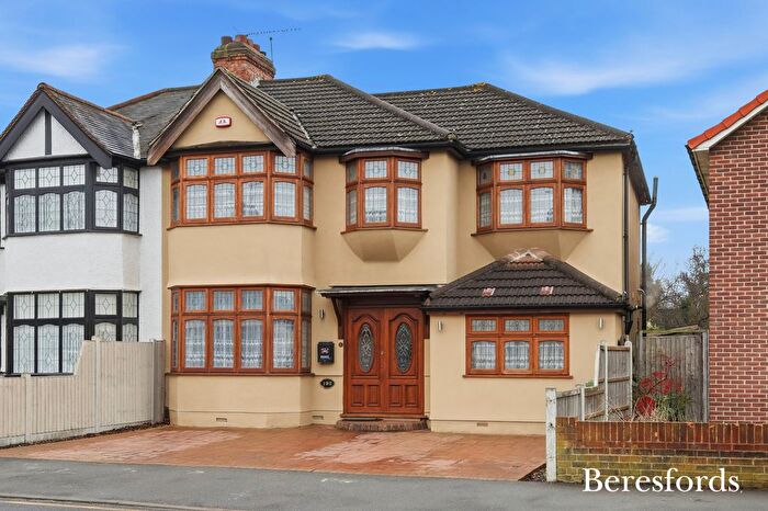 5 Bedroom Semi Detached House For Sale In Carlton Road, Gidea Park, RM2