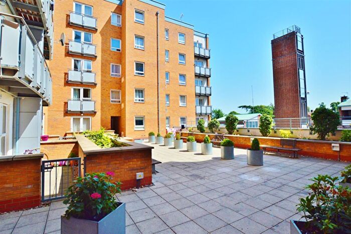1 Bedroom Flat To Rent In Quadrivium Point, Tuns Lane, Slough, SL1