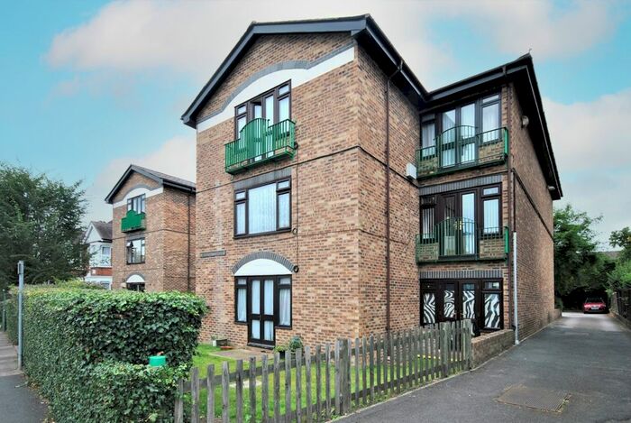 Studio To Rent In Hadlow Road, Sidcup, DA14