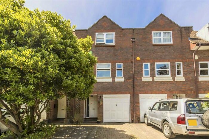 4 Bedroom Property To Rent In Twickenham Road, Teddington, TW11