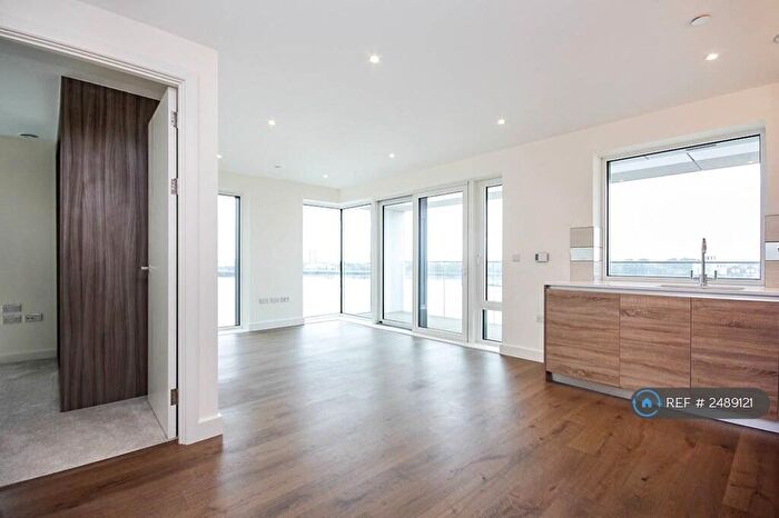 2 Bedroom Flat To Rent In Duke Of Wellington Avenue, London, SE18