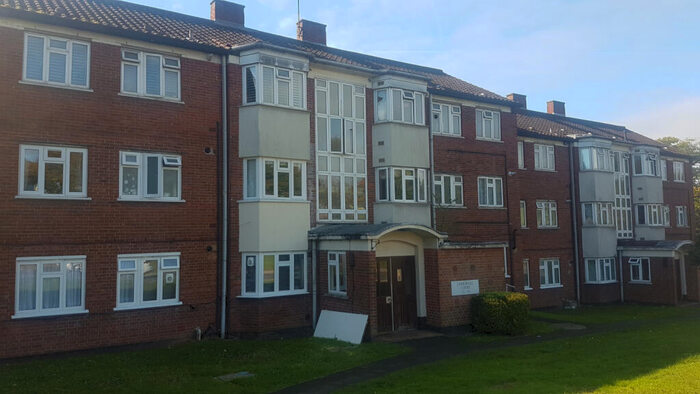 2 Bedroom Flat To Rent In Underhill Court, Underhill, Barnet, EN5