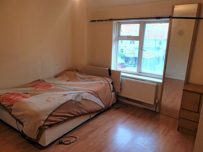 4 Bedroom Terraced House To Rent In Becontree Avenue, Becontree, Dagenham, RM8