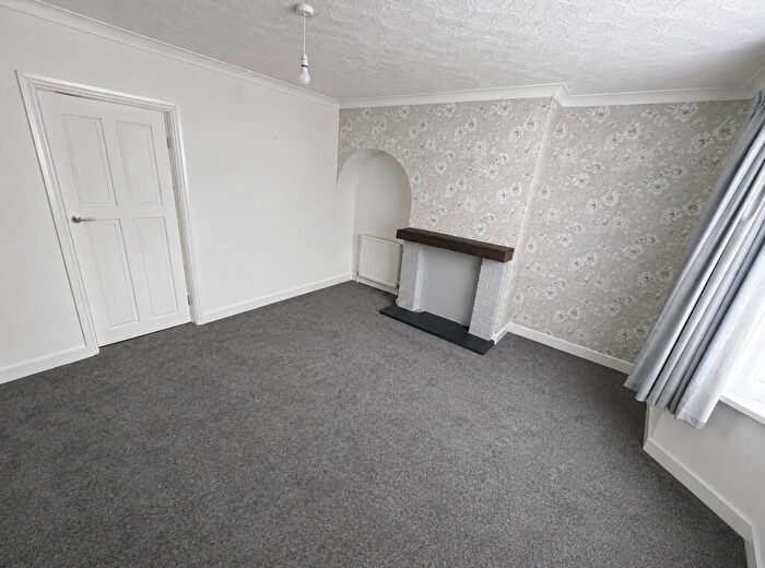 3 Bedroom Semi Detached House To Rent In Astbury Avenue, Smethwick, B67