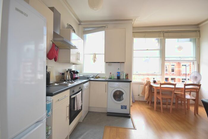 3 Bedroom Flat To Rent In Fairbridge Road, London, Archway, N19