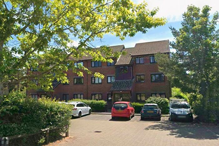 2 Bedroom Flat For Sale In Ringwood, BH24