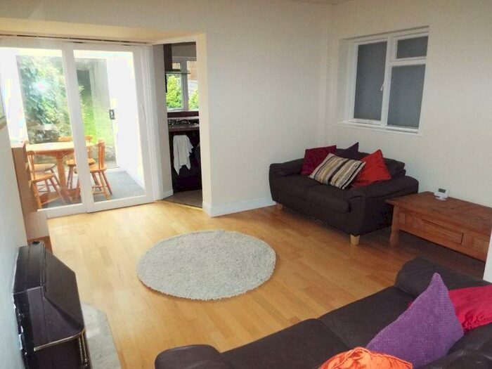 3 Bedroom Semi-Detached House To Rent In Reservoir Road, Selly Oak, Birmingham, B29