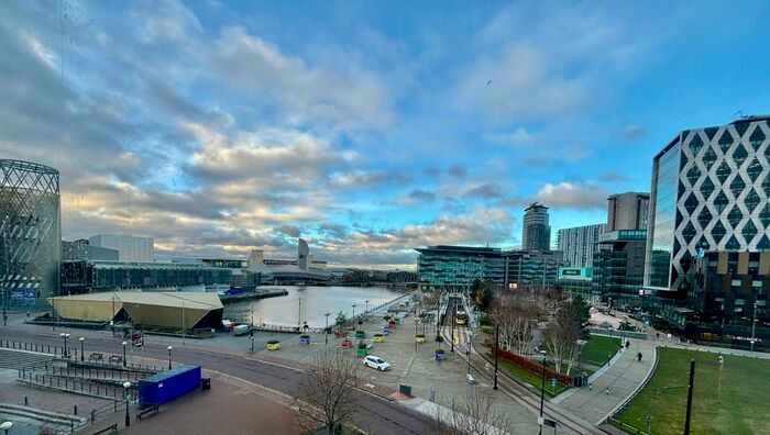 2 Bedroom Flat To Rent In The Quays, Salford, M50