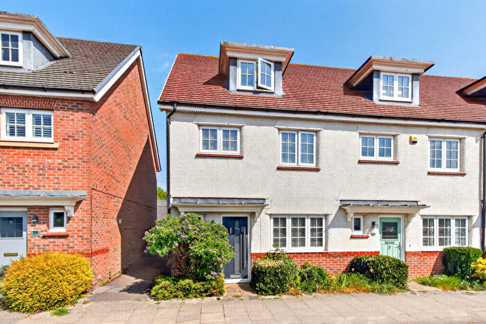 4 Bedroom End Of Terrace House For Sale In Sparrowhawk Way, Bracknell, RG12