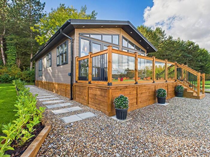 2 Bedroom Mobile Home For Sale In Leconfield Road, Cherry Burton, HU17