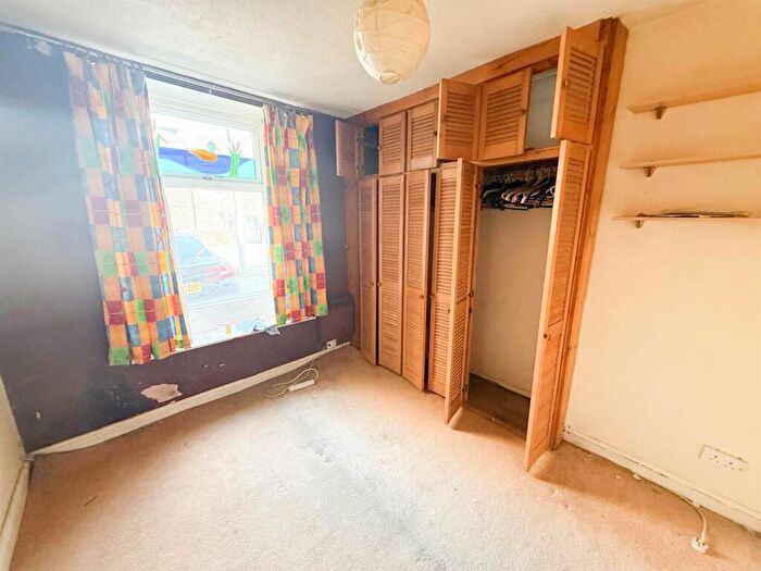 1 Bedroom Apartment For Sale In Main Road, Eastburn, BD20