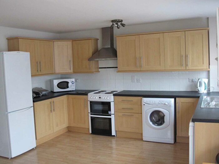 3 Bedroom Flat To Rent In Ladybarn Lane, Fallowfield, M14