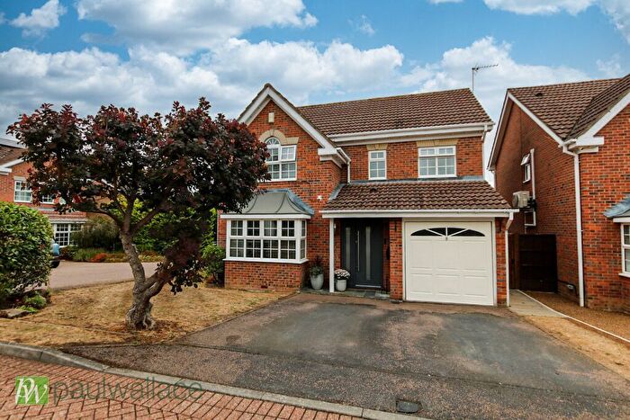 4 Bedroom Detached House For Sale In Cuthberts Close, Goffs Oak, EN7