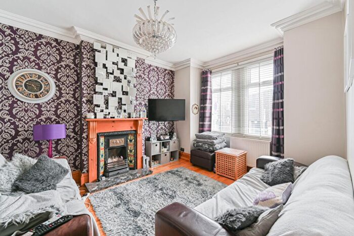 2 Bedroom Apartment To Rent In Grange Park Road, Thornton Heath, CR7