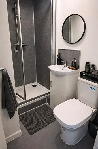 Studio To Rent In York Road, Acton, W3