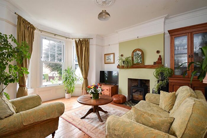 3 Bedroom Semi-Detached House For Sale In Alfred Road, Hastings, TN35