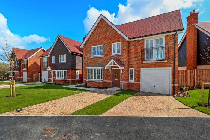 4 Bedroom Detached House For Sale In Hops Green, Horsmonden, Tonbridge, Kent, TN12