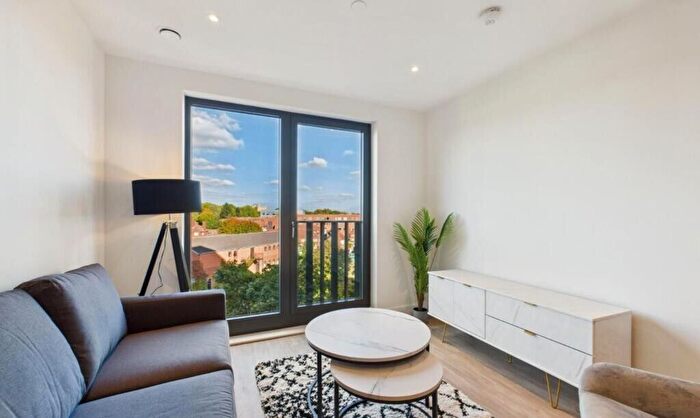 1 Bedroom Flat For Sale In Glasswater Locks, Birmingham, B4