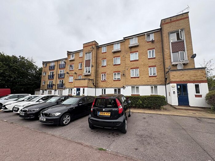 2 Bedroom Flat To Rent In Dadswood, Harlow, CM20