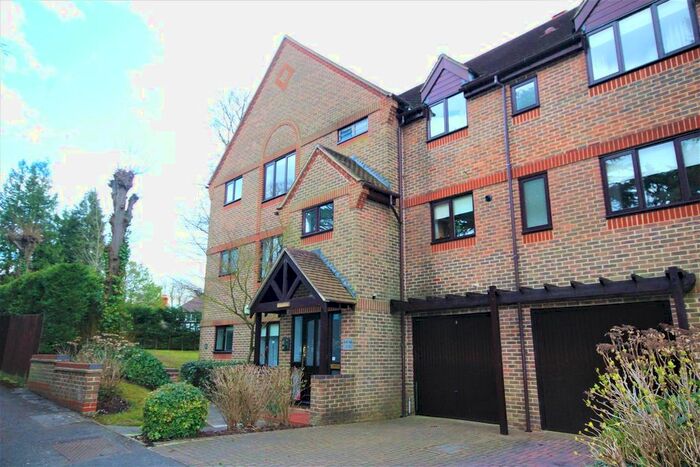 2 Bedroom Flat To Rent In Albury Road, Guildford, GU1