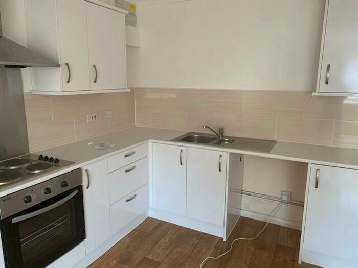 1 Bedroom Flat To Rent In Junction Road, Southampton, Hampshire, SO40