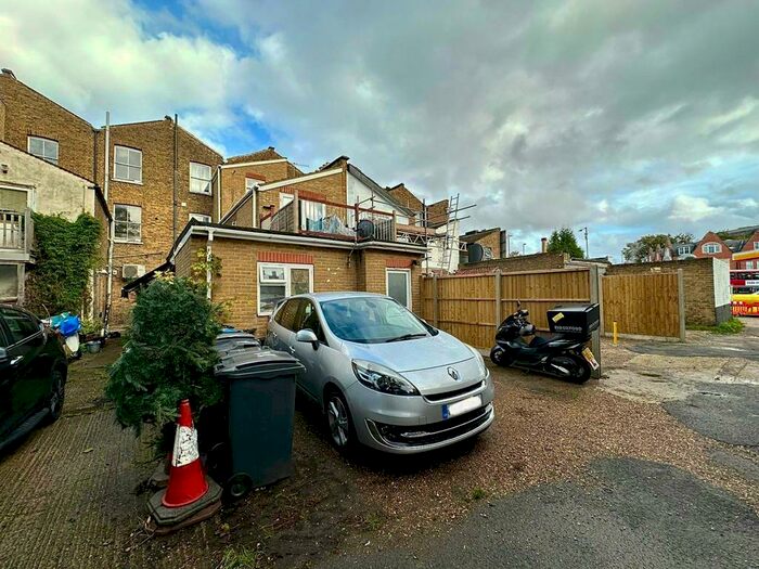 2 Bedroom Apartment To Rent In Park Road, Kingston Upon Thames, KT2