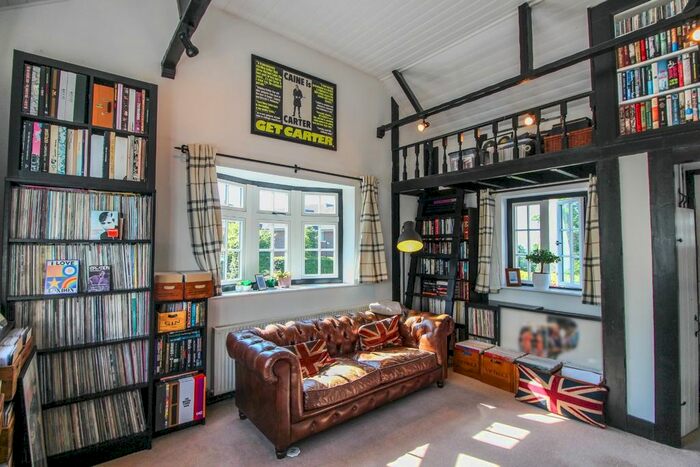 1 Bedroom Semi-Detached House To Rent In Hammers Lane, London, NW7